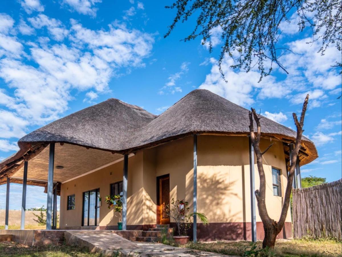 Nkanga Hotel Kasane Extérieur photo