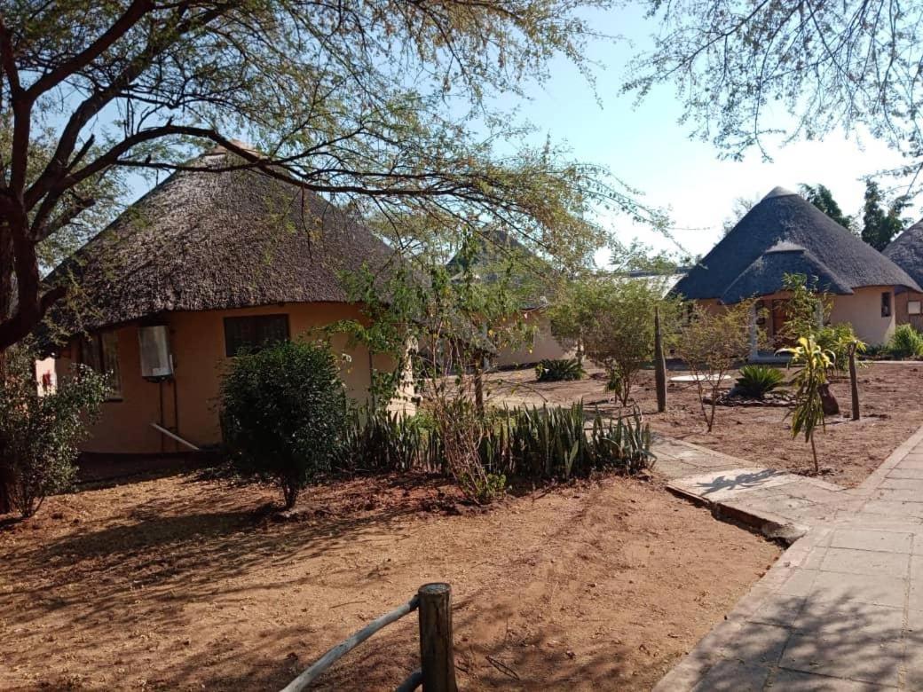 Nkanga Hotel Kasane Extérieur photo