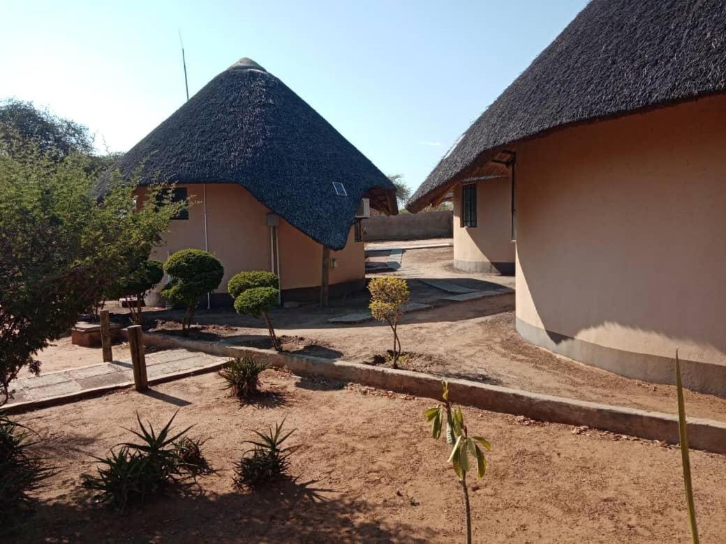 Nkanga Hotel Kasane Extérieur photo