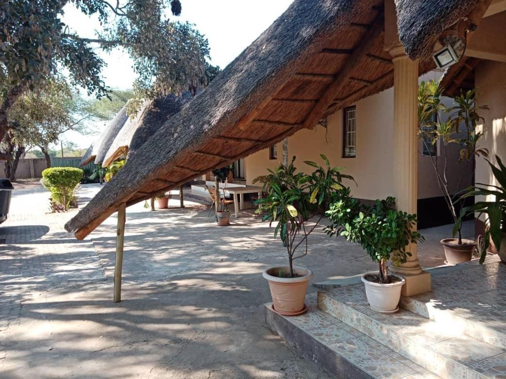 Nkanga Hotel Kasane Extérieur photo