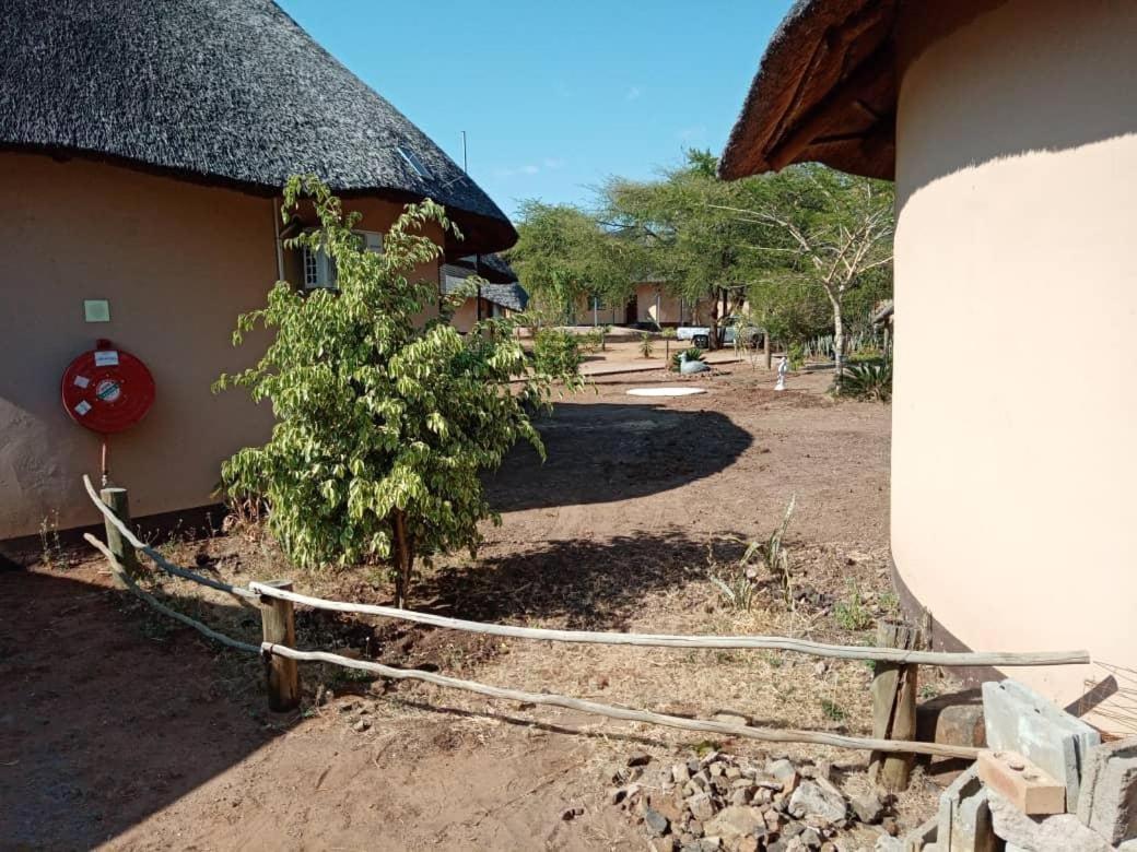 Nkanga Hotel Kasane Extérieur photo