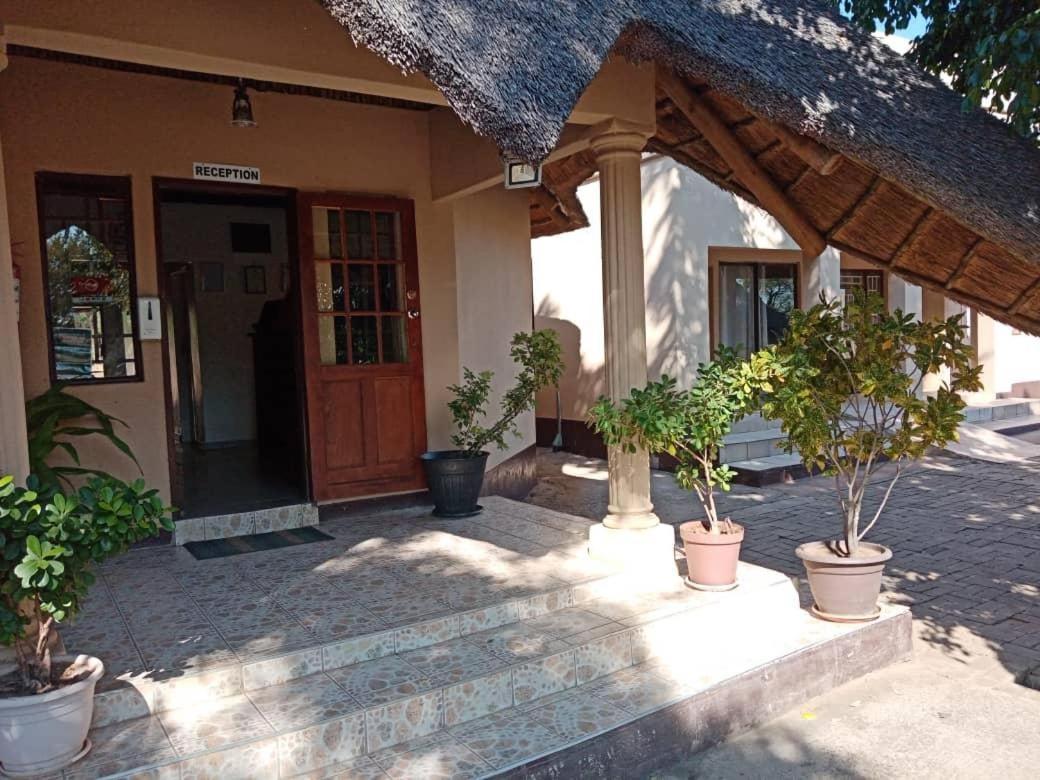 Nkanga Hotel Kasane Extérieur photo