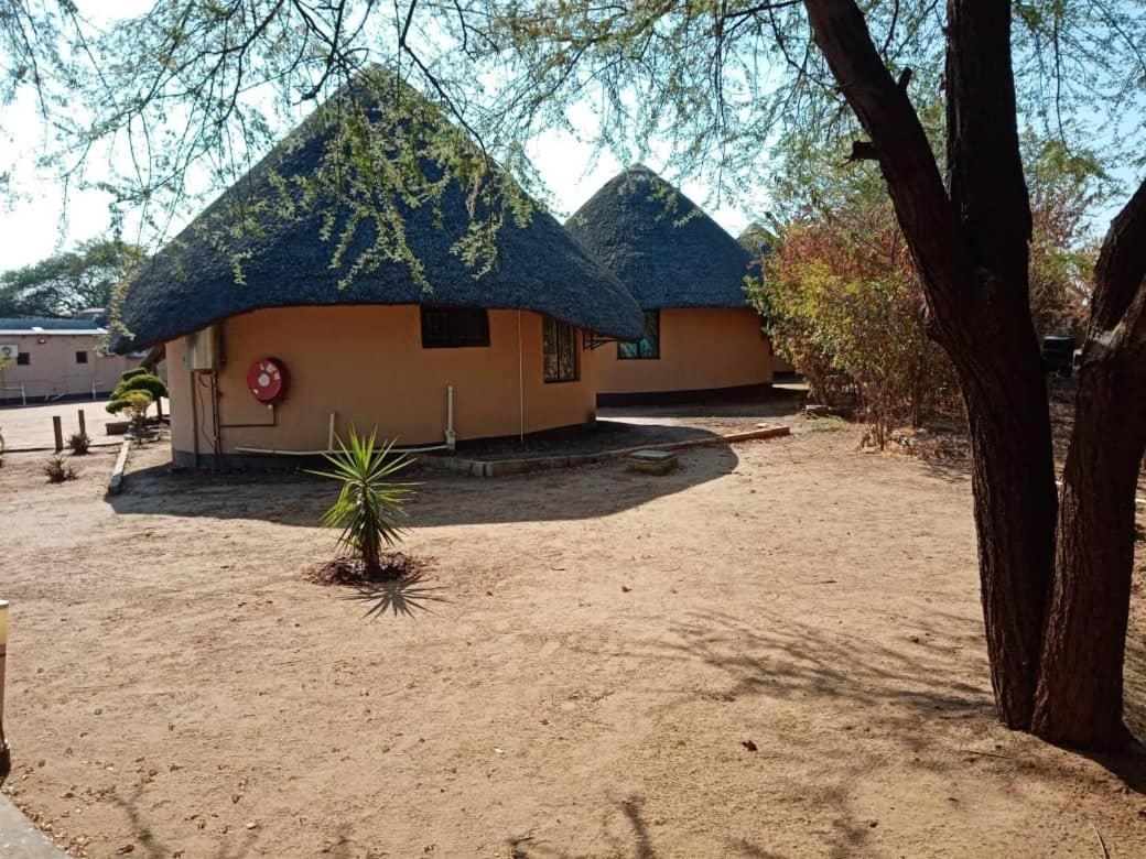 Nkanga Hotel Kasane Extérieur photo
