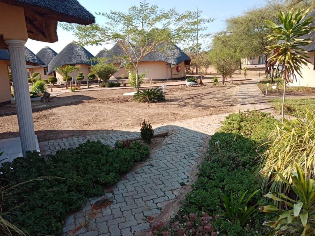 Nkanga Hotel Kasane Extérieur photo