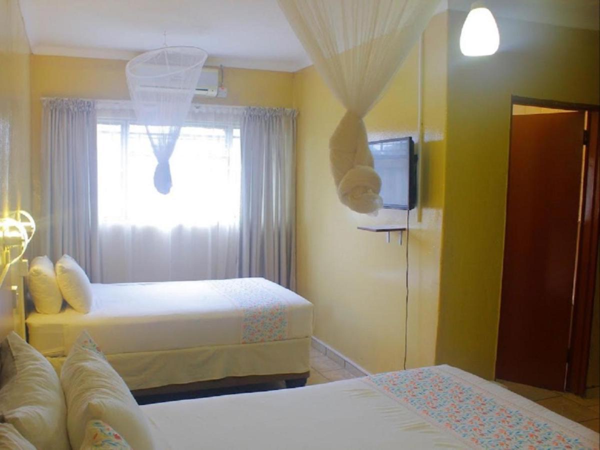 Nkanga Hotel Kasane Extérieur photo