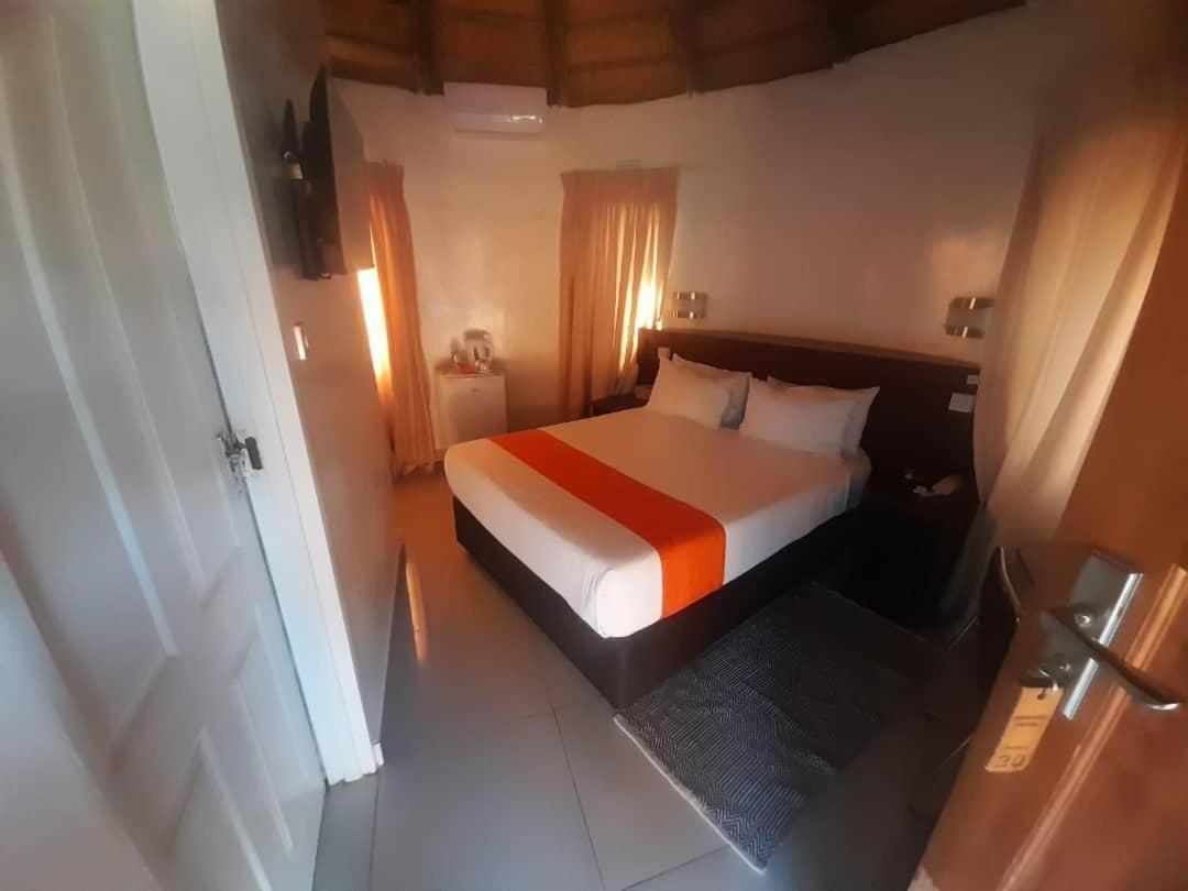 Nkanga Hotel Kasane Extérieur photo