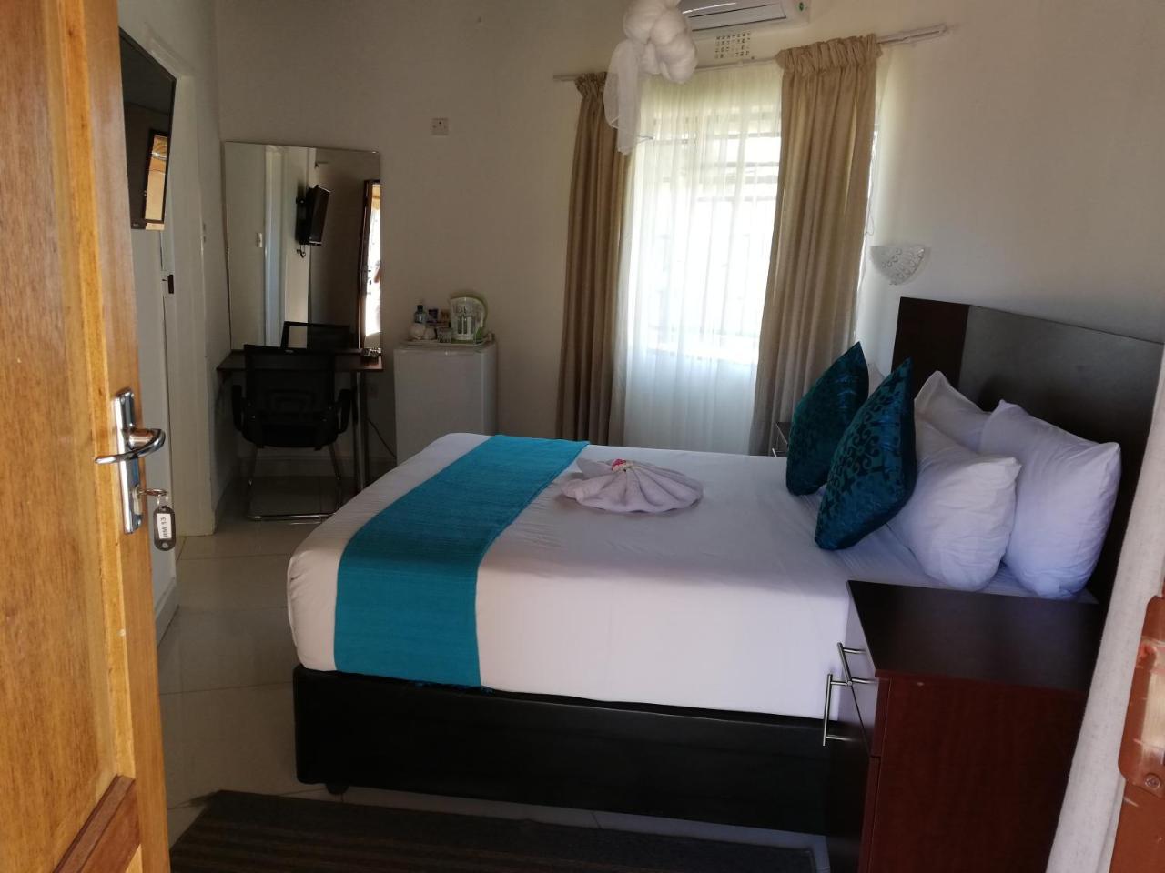 Nkanga Hotel Kasane Extérieur photo