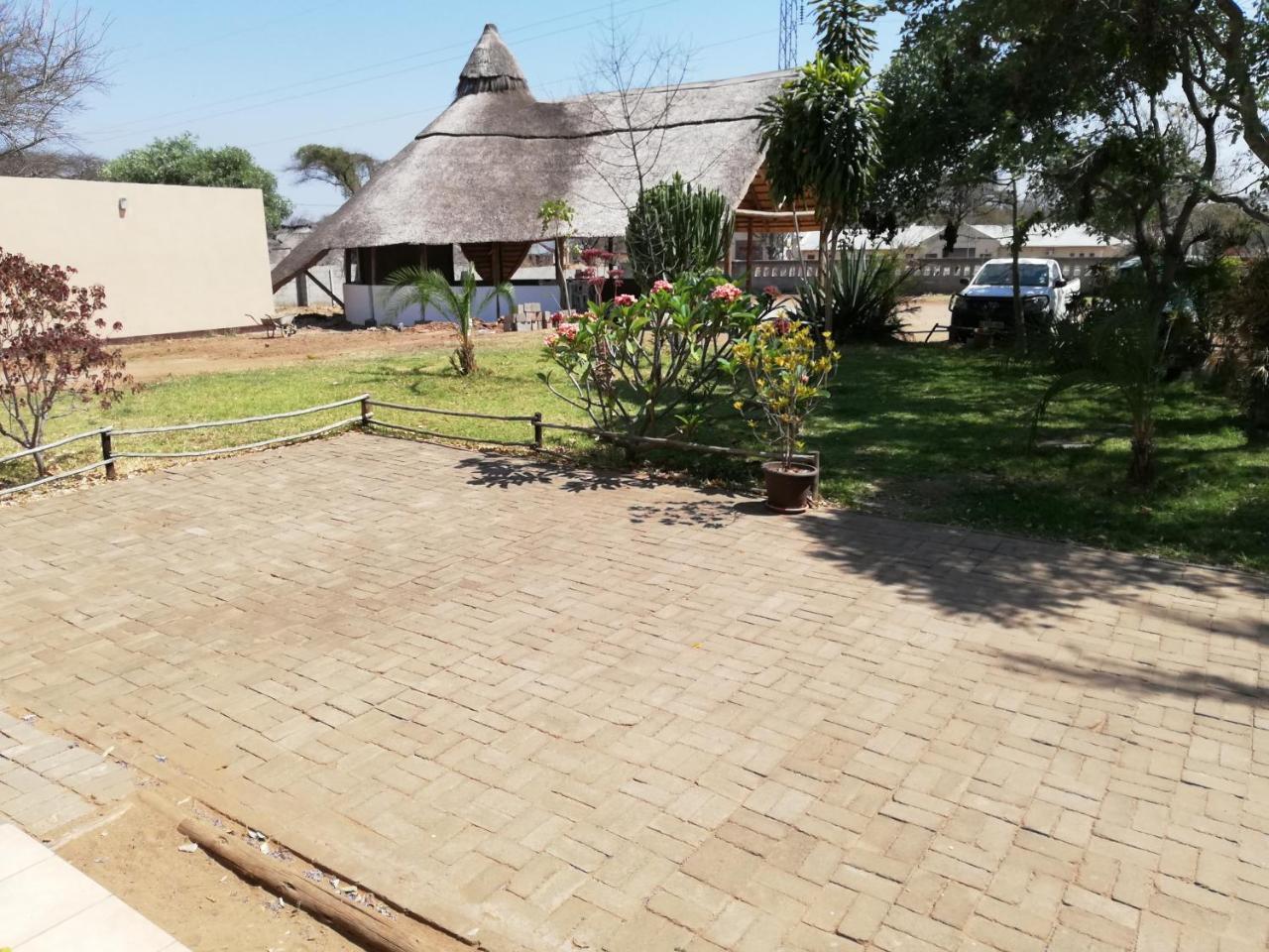 Nkanga Hotel Kasane Extérieur photo